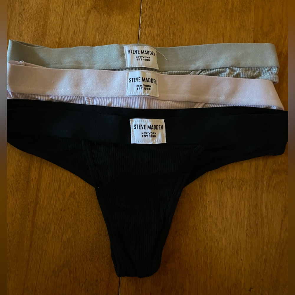Steve Madden thongs